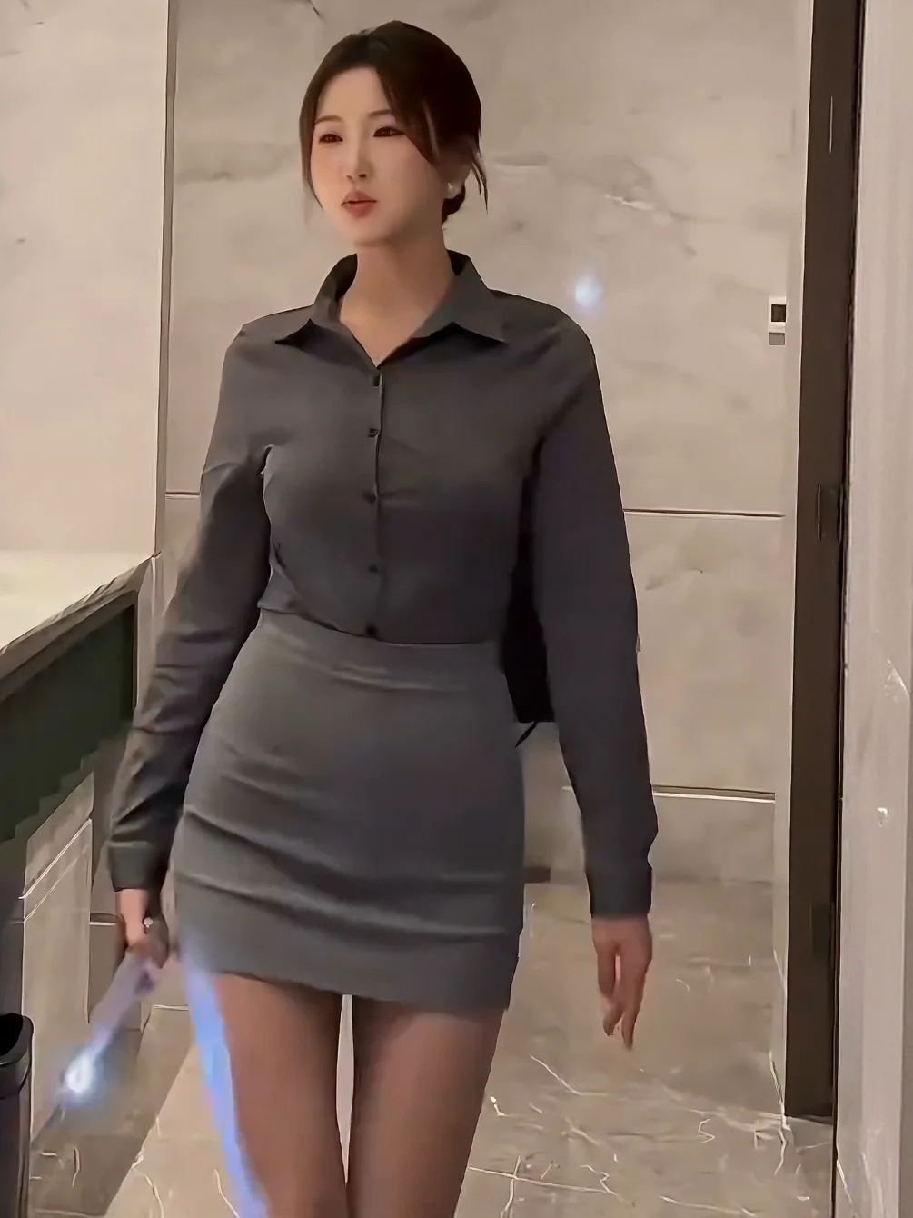 

Осенний комплект 2025: повседневная рубашка и юбка с высокой талией, на одной пуговице, с отложным воротником, облегающий, для офиса и поездок, легкий, Maturi