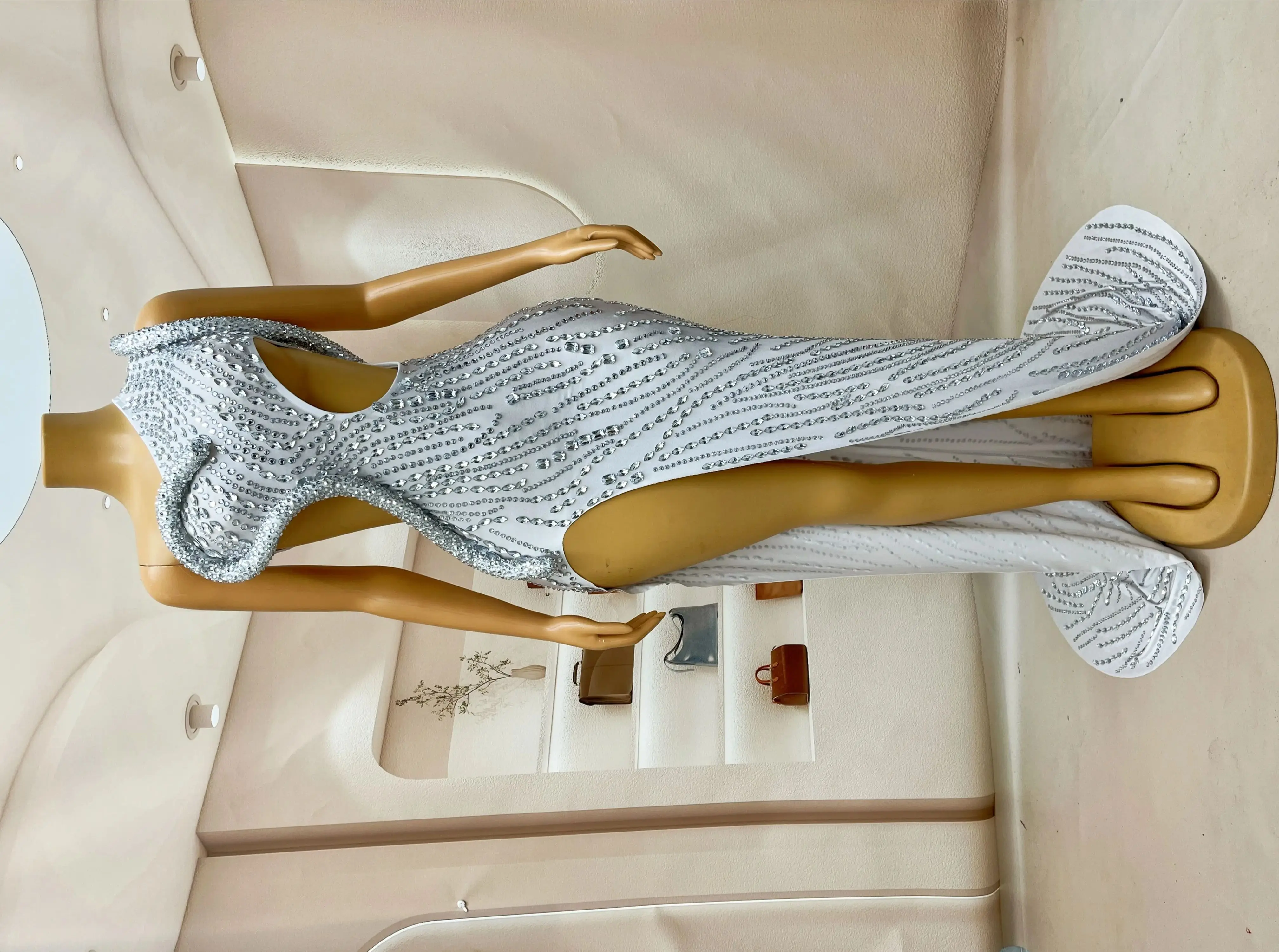 럭셔리 실버 반짝 이는 라인 석 분할 긴 기차 드레스 결혼식 저녁 생일 축하 섹시한 빅 테일 드레스 siluo