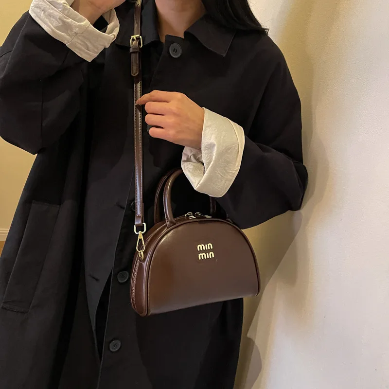 

2025 Winter Trendy Retro Crossbody Bag Women Chic Small Square Handbag Premium Soft Touch Shoulder Purse for Work Daily