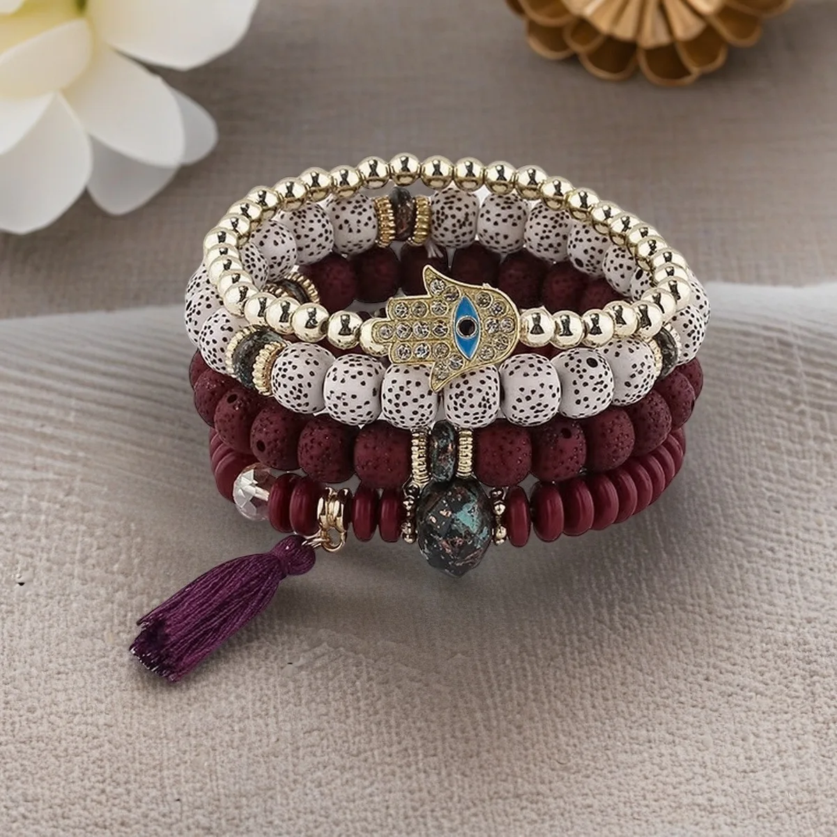 4-teiliges Armband-Set mit dem Motiv des „bösen Auges“ für Damen, mit Kristallanhänger in Form der Hand Fatimas, Quasten, elastischen Perlen und Kettengliedern, Herren-Modeschmuck und Accessoires. – Detail 8