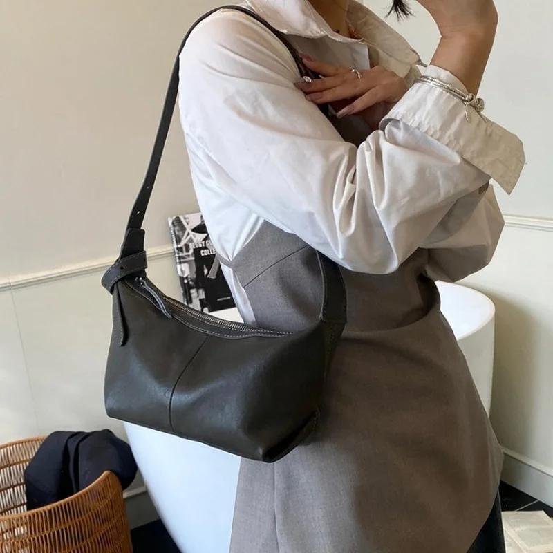 

Luxury Brand Famous Designer Women's Crossbody Bag Elegant Leather Classic Messenger For Fashionable Ladies