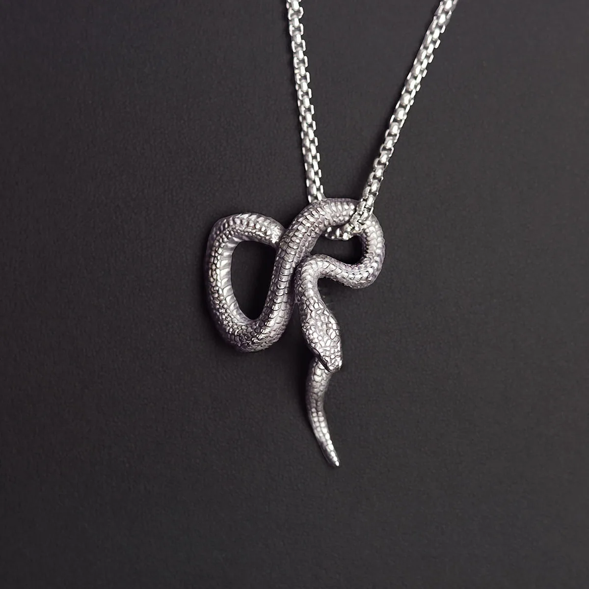 

New Ladies Snake Necklace Animal Design Pendant Statement Simple Style Fashion Women Birthday Jewelry