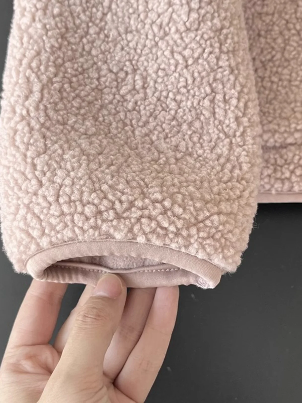 ラムファージャケット、心地よいラウンドネックプルオーバー、レディース、長袖、秋冬アウター、ファッショナブルなプラッシュカーディガン