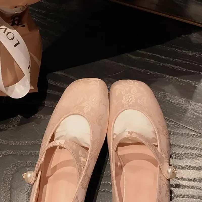 2024 New Retro Silk  Women Shoes Manual Flower Embroidered Chinese Style Girls Casual Shoes National Wind Dance Shoes