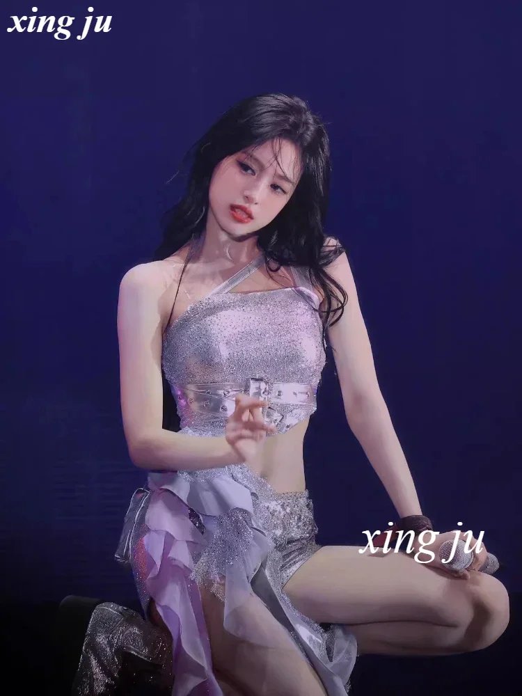Penyanyi Wanita Tari Jazz Atasan Crop Selempang Tanpa Tali Seksi Celana Pendek Ketat Mengkilap Pakaian Kpop Pakaian Panggung Kostum Pertunjukan Panggung