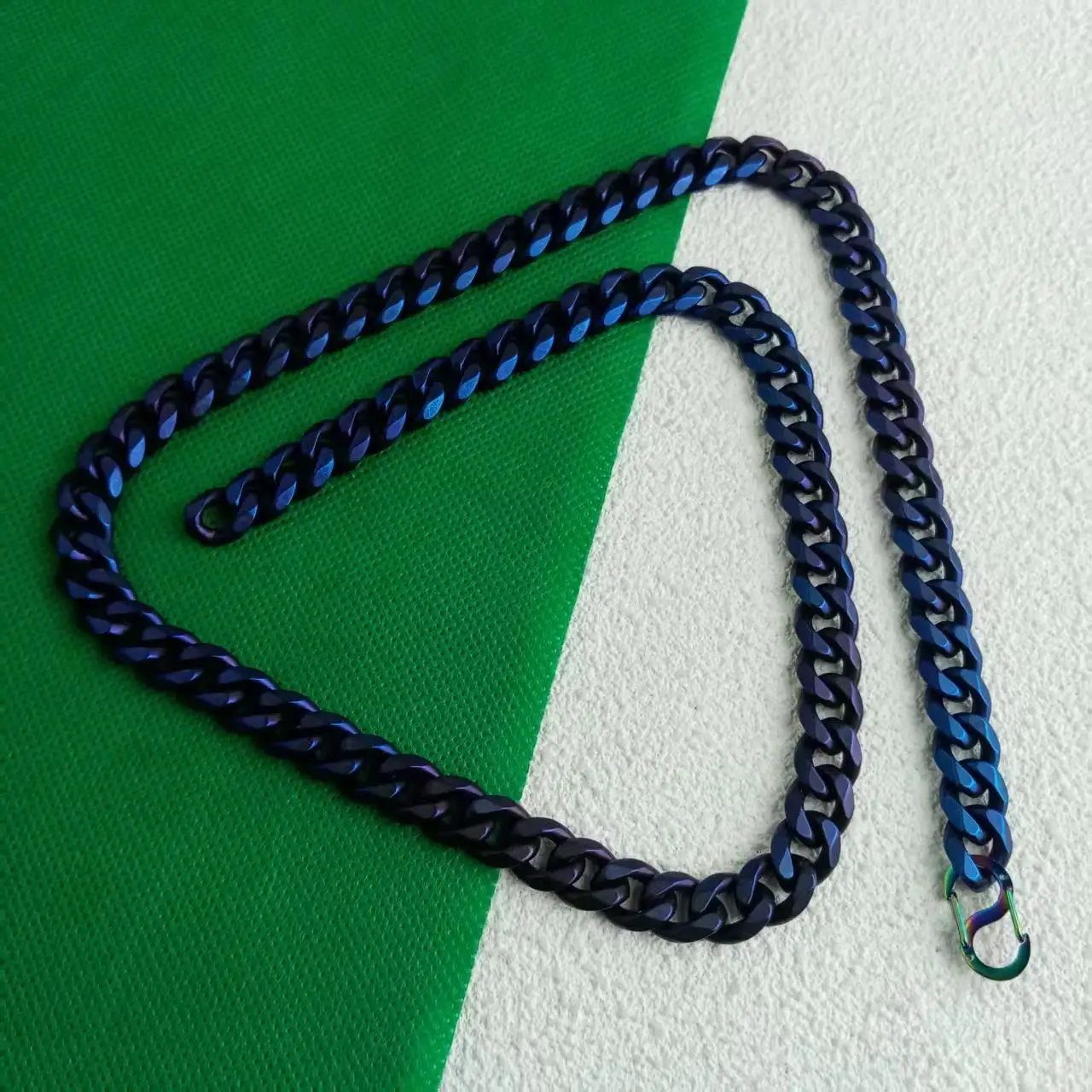 

10.5mm pure titanium ground six sided blue purple dazzling necklace