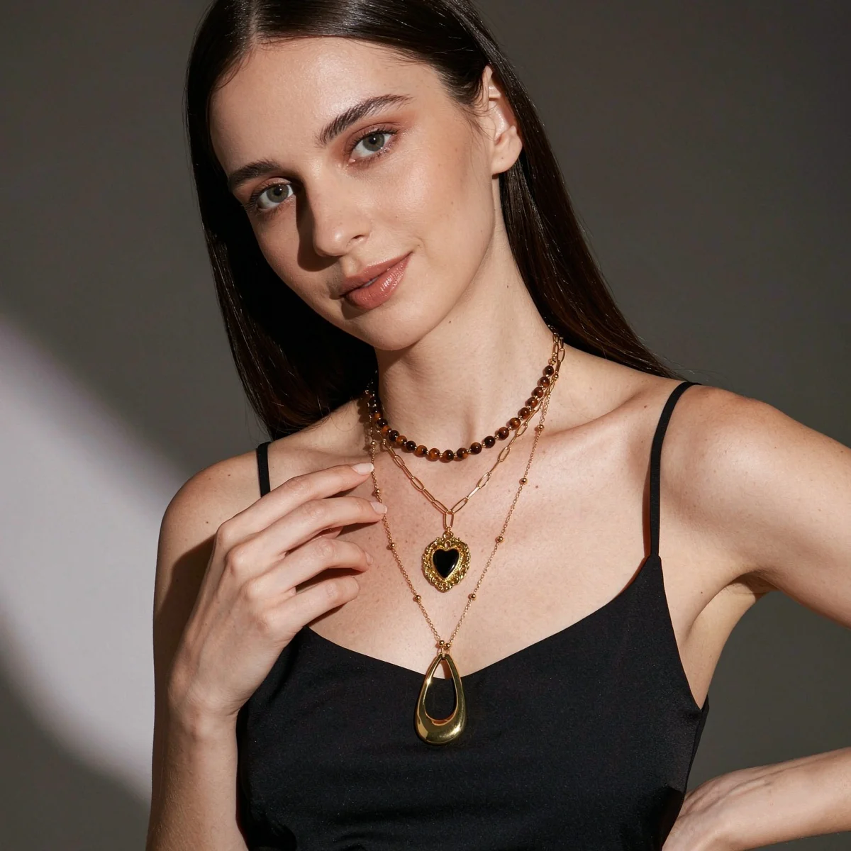 Retro Natürlicher Tigerauge-Stein Herz Hohler Wassertropfen Anhänger Halskette für Frauen Männer Mehrschichtige Tropfenform Stapelbare Choker-Schmuckstücke – Detail 7