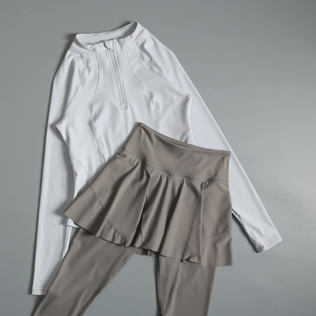 ヨガスーツ女性の新しい秋と冬のハイエンドスポーツトップスランニングピラティストレーニングフィットネススーツ長袖