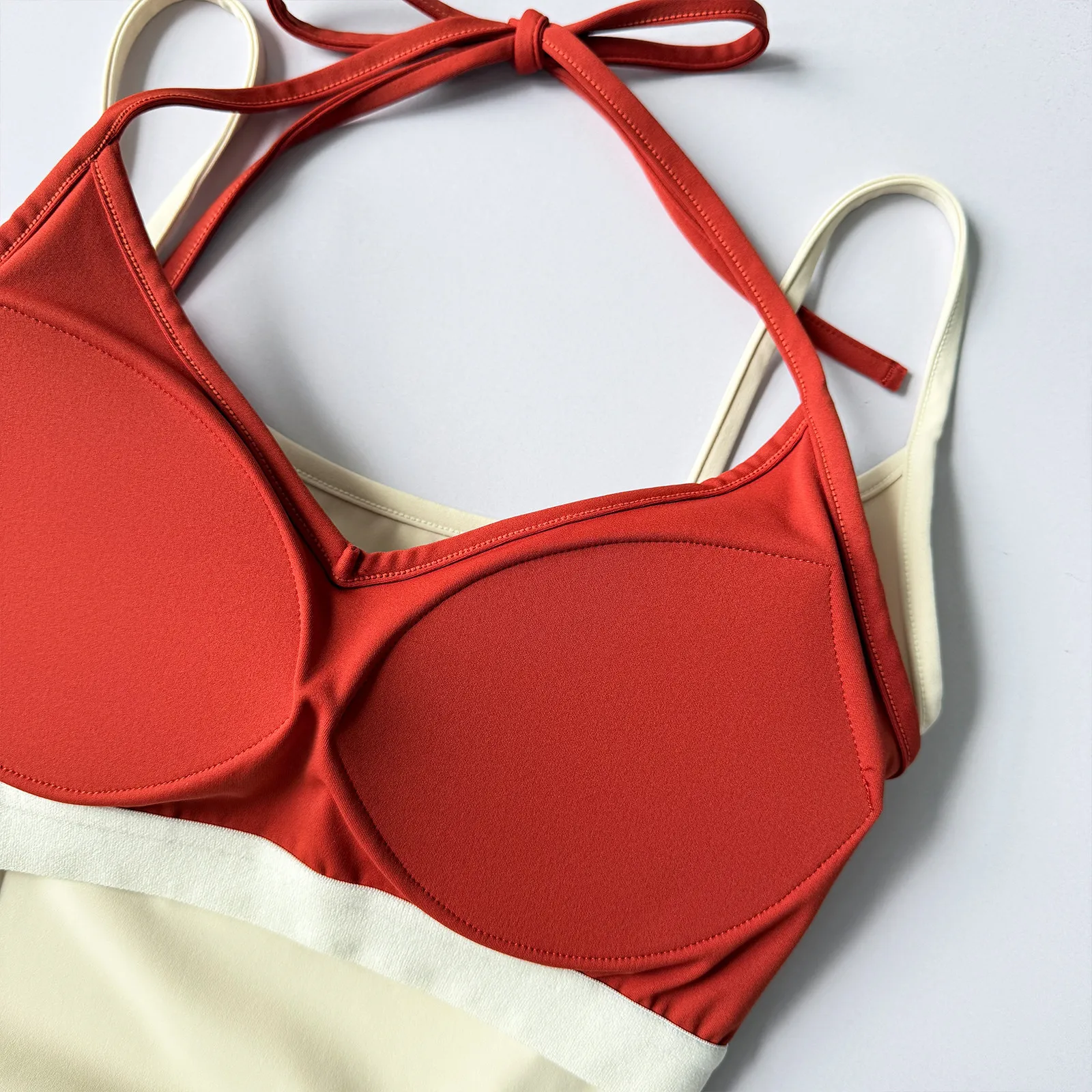 Sexy Kontrastierender Zweiteiliger Einteiler mit Doppelten Schulterträgern, Neckholder-Sport-BH für Fitness, Yoga, Pilates und Lauftraining – Detail 14