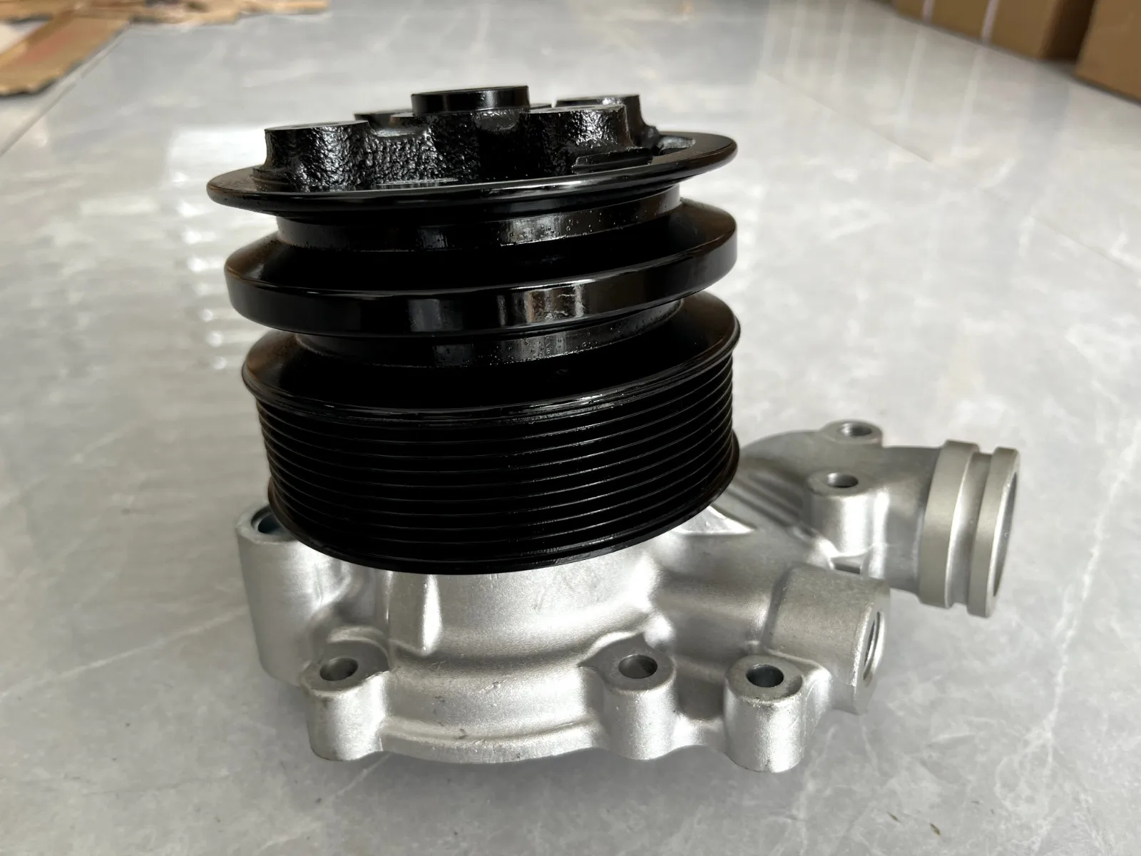 

Подходит для водяного насоса двигателя ISUZU 6HK1