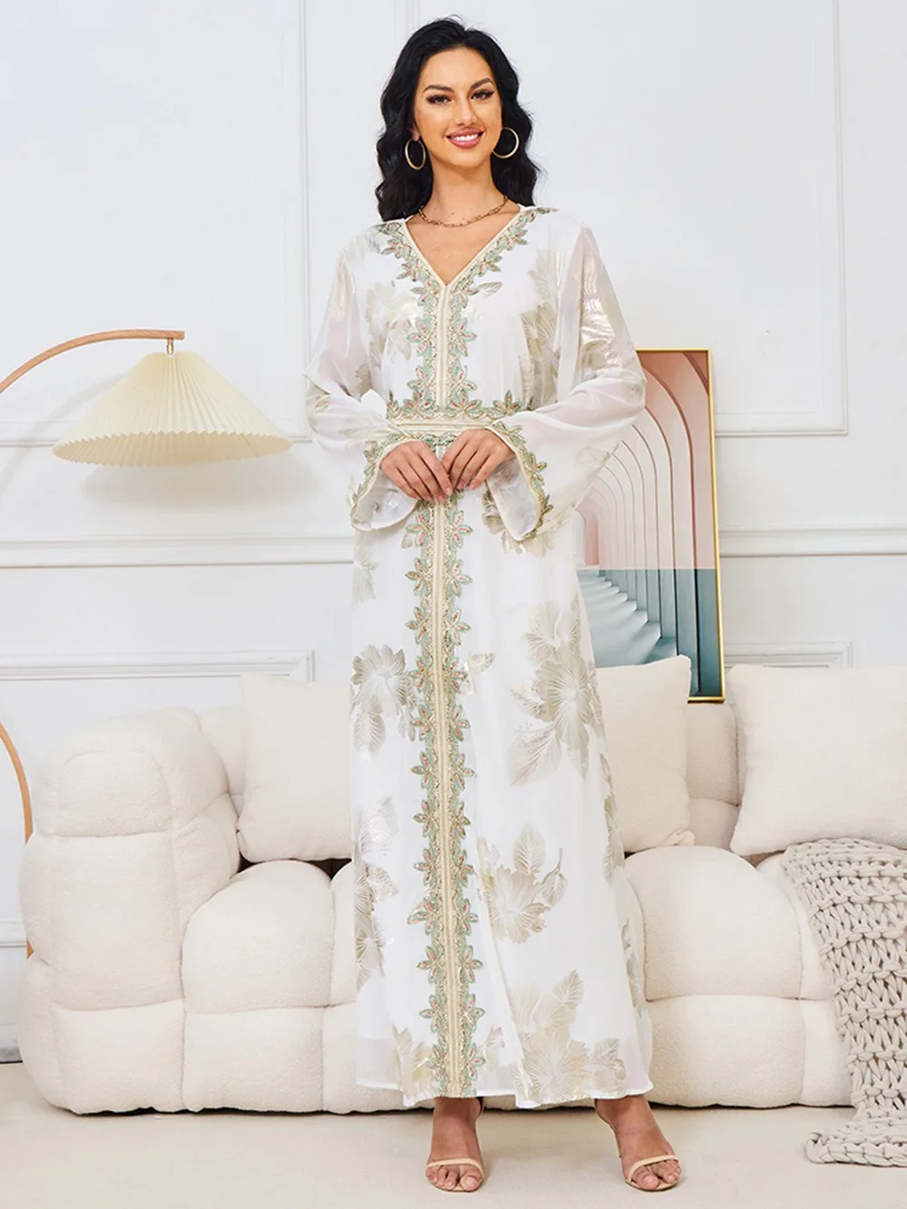 الجملة أزياء وصول جديدة الذهب تنقش المرأة المسلمة فستان طويل ثوب السفر دبي