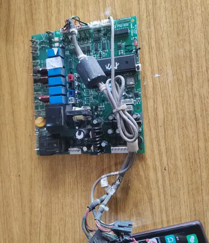 

Б/у, в рабочем состоянии, плата управления Trane, материнская плата MID-BOARD AVM01A REV01 3000815602 MIDAVM01ABOARD