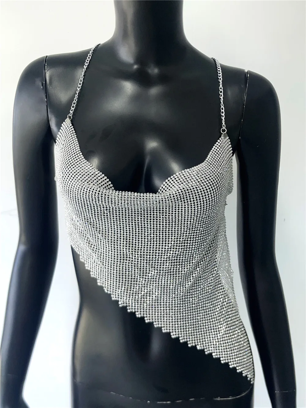 เสื้อกล้ามครอปท็อปสำหรับผู้หญิง ดีไซน์เปิดหลัง คอวี ชายเสื้อเฉียง แต่งคริสตัลวิบวับ สายเดี่ยวแบบผูกคอ  เหมาะสำหรับงานปาร์ตี้และคลับ