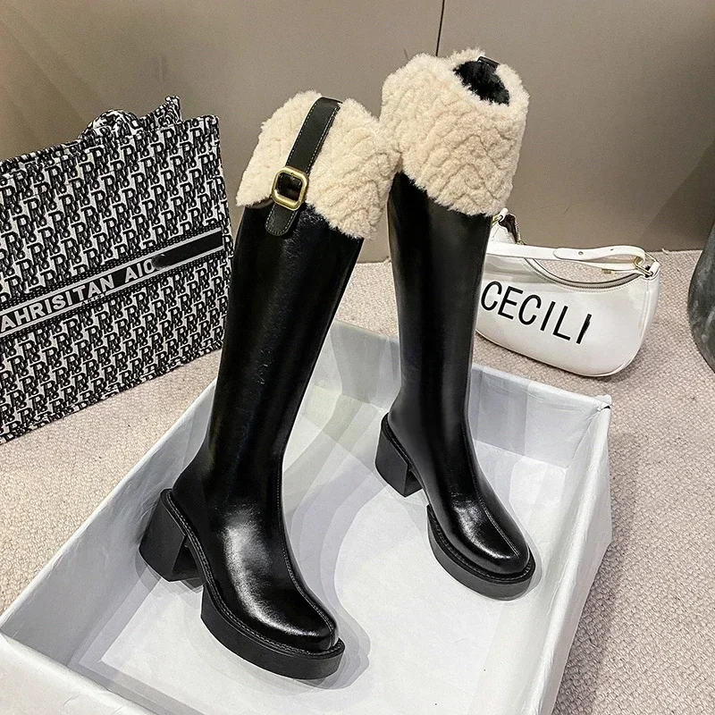 Botas largas marrones hasta la rodilla para mujer, zapatos góticos cálidos, cómodos, tacón cuadrado, hebilla de cinturón, plataforma, borde de felpa, Invierno