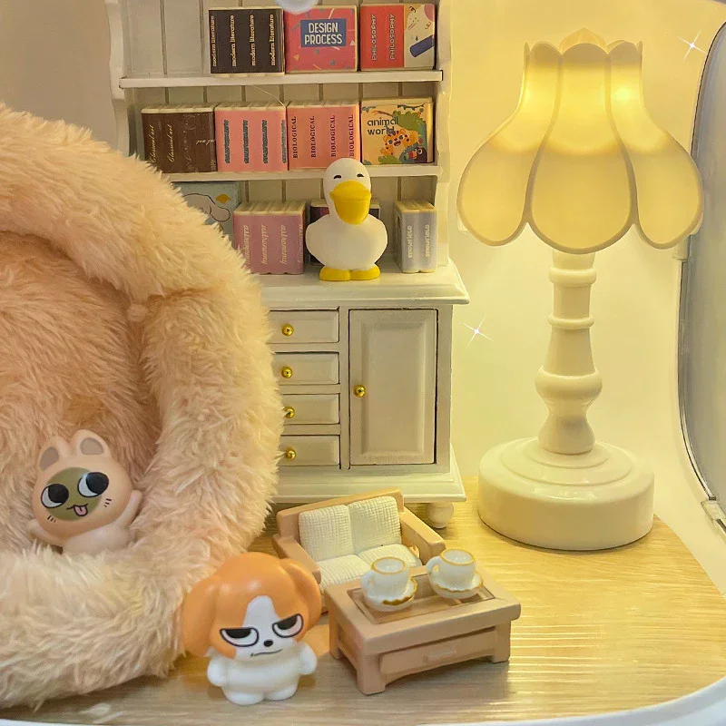 1:12 Lampada da tavolo in miniatura con bocciolo di fiore per casa delle bambole Luce notturna Mobili Modello per la casa Decorazione Accessori per casa delle bambole giocattolo