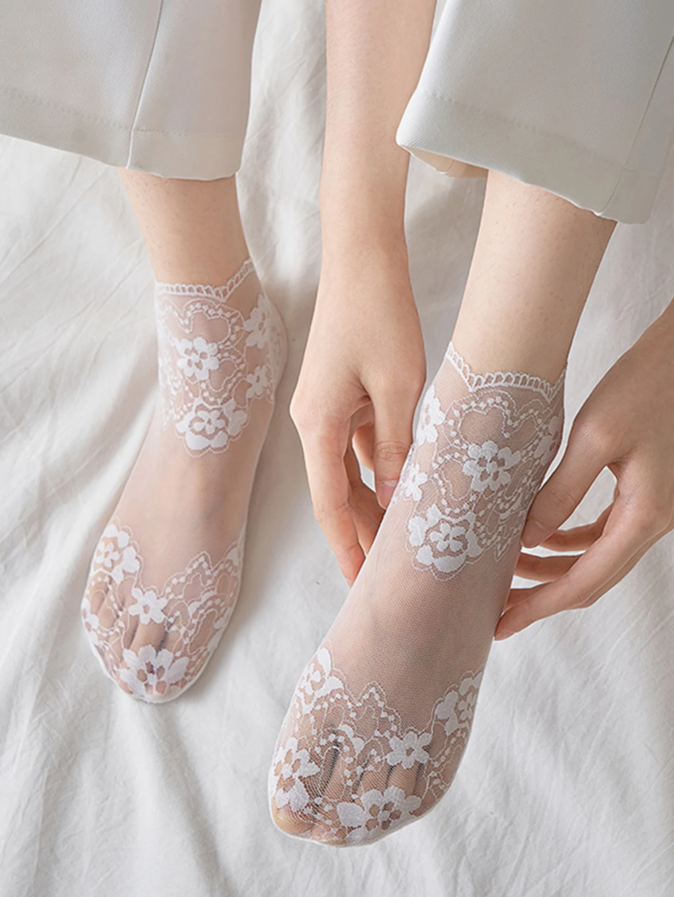 1/5 Paar modische Blumen-Mesh-Spitzensocken, unsichtbare transparente Tüllsocken, atmungsaktive, rutschfeste, flache Socken für Damen – Detail 2