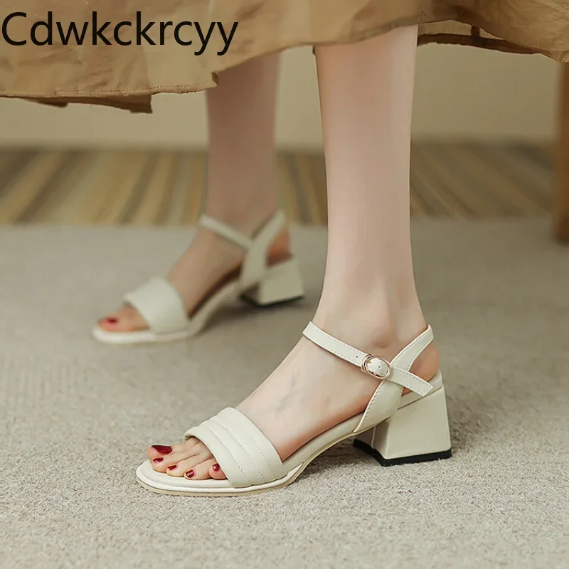 summer New styles fashion Exposed toe low-heel women's sandals Retro grace Buckle student women sandals size 31-43 high 4.5cm