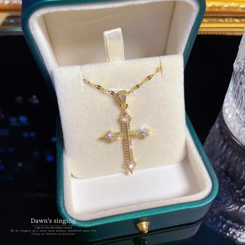 Fashionable and Luxurious Style Shiny Diamond Cross Pendant Necklace Is The First Choice Gift for Your Family