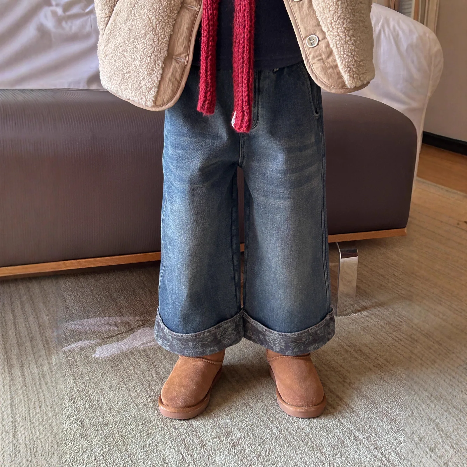 الفتيات السراويل 2025 شتاء نمط جديد مع إضافة المخملية وحواف ملفوفة المألوف واسعة الساق الدنيم السراويل لارتداء اليومي غير الرسمي #4