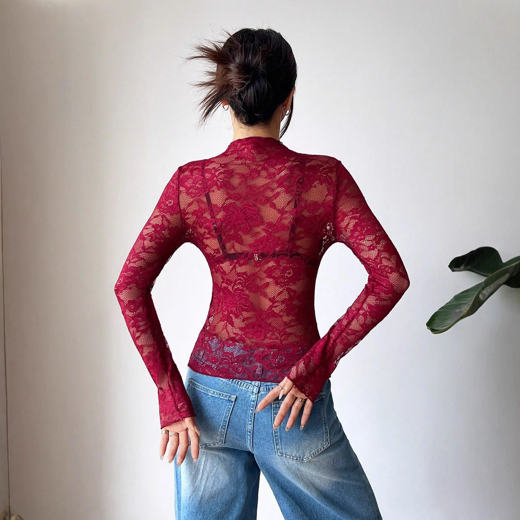 2025 Otoño e Invierno nueva camisa Sexy de una sola capa de manga larga delgada de encaje Top de fondo para mujer Cw17039