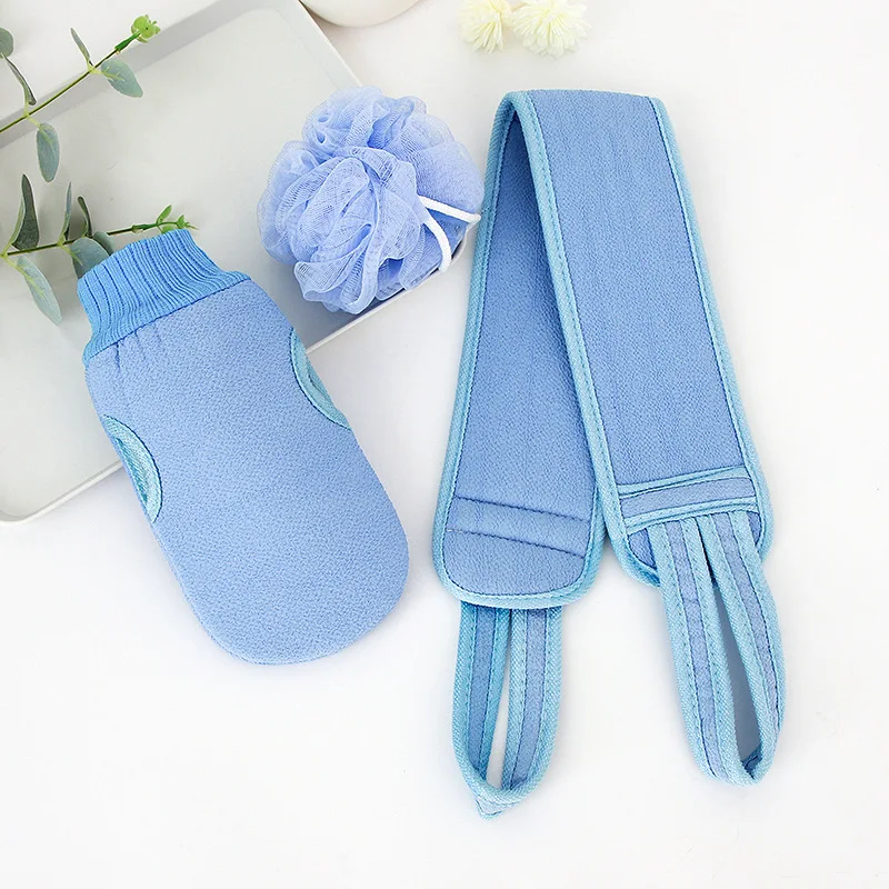 The long-handled back scrubber double-sided bath towel allows you to remove dirt and mud without needing help