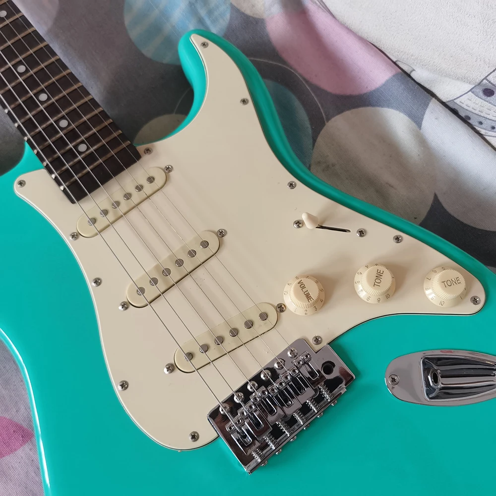 In stock 22F surf green  guitar, retro pickup guard board, select the fastest shipping method according to the buyer's address