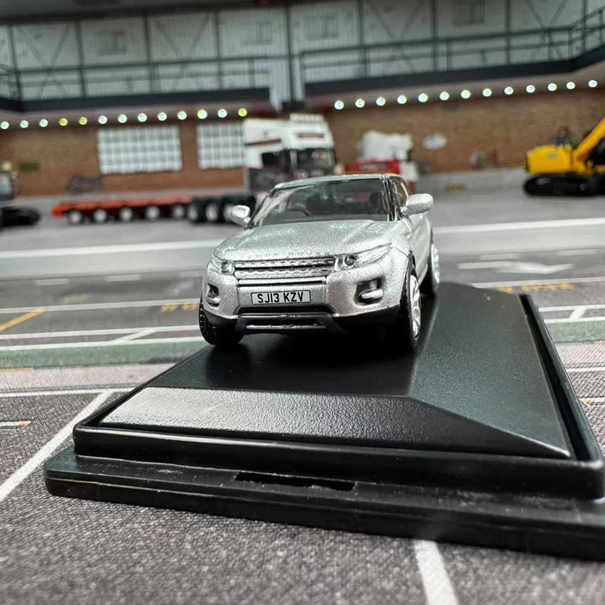 OXFORD 1:76 Skala Diecast Alloy Range Rover Evoque Jeep Zabawki Samochody Model Klasyka Nostalgia Pamiątki dla dorosłych Prezenty Statyczny wyświetlacz