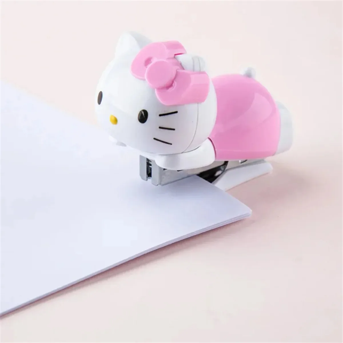 Juego de grapadora de figuras de Anime de Hello Kitty, máquina de encuadernación para estudiantes de dibujos animados bonitos Kawaii, suministros de encuadernación para escuela y oficina, grapadora