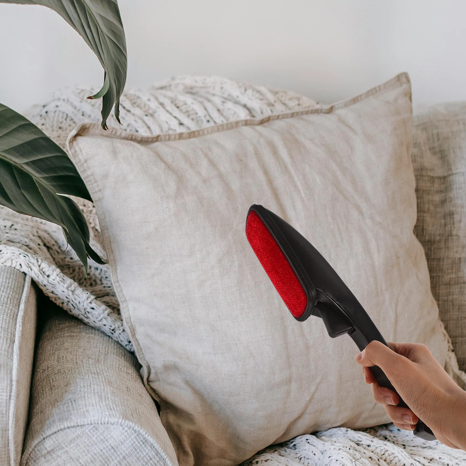 

Lint Remover Black Reusable Static Brush For Pet Furniture Carpet Cleaning Clothes Dust Static Remover Tool