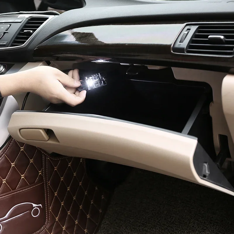 Suitable for the ninth and tenth generations Accord co-pilot storage box light glove box ambient light decorative light