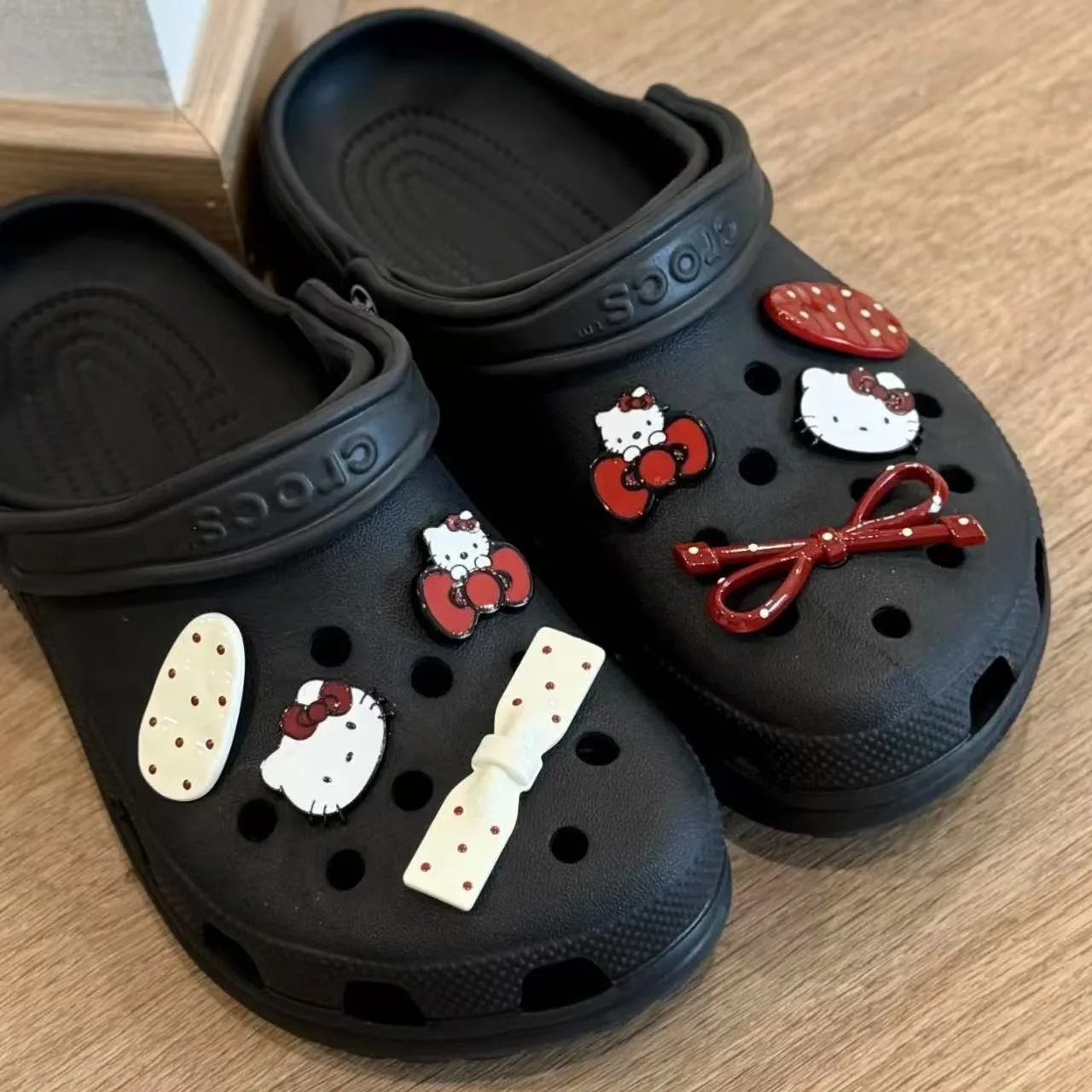 

New Cute Shoe Flower Cartoon DIY Cute Bow KT Cat Shoe Decoration Accessories Party Gift Pins for Women Men Kids Charms