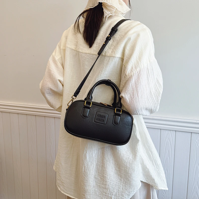 

Fashionable Women's Shoulder Bag Adjustable Strap Comfortable To Wear Suitable for Casual Formal Occasions