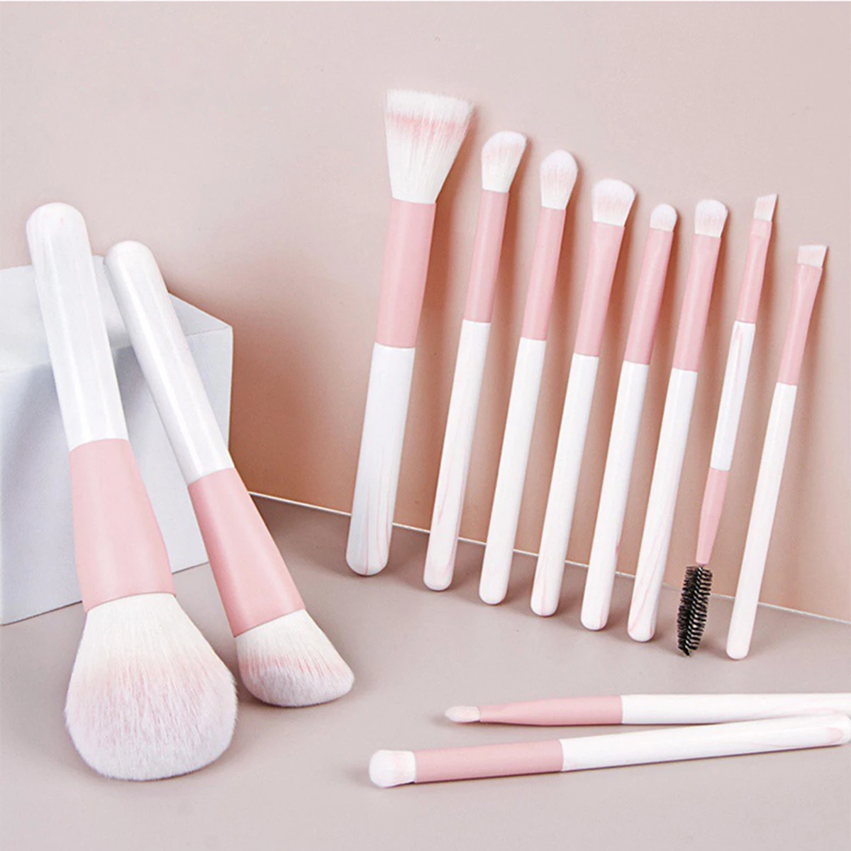 12pcs Clear Sky Makeup Brush Set Soft Hair Loose Powder Brush Foundation Refresh Hand Makeup Brush Complete Set of Beauty Tools