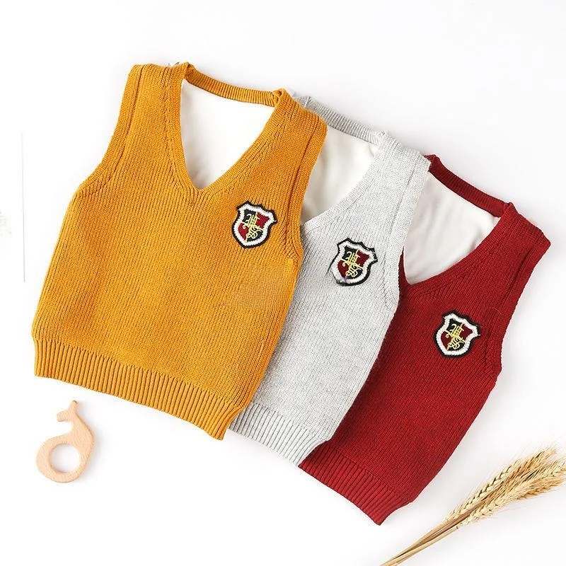 

Утепленный детский вязаный жилет с капюшоном и накладками на плечи для весны, осени и зимы, однотонный дизайн