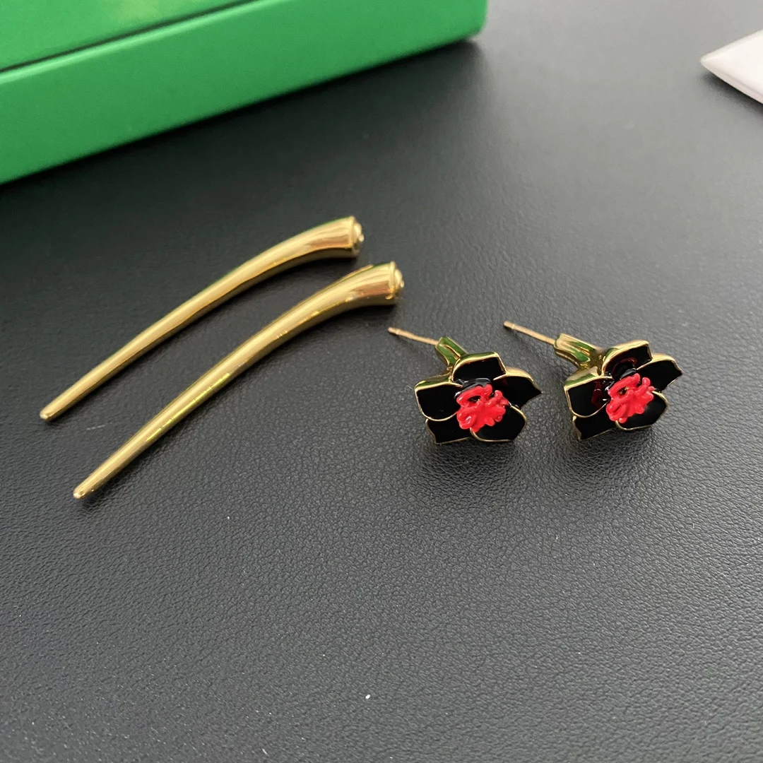 Fashion Designer Brand Black Flowers Gold Long Earrings Woman Top Quality Luxury Jewelry Trend