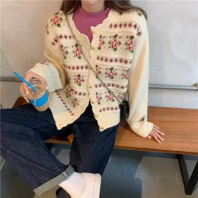 Gagaok Sweet Floral Jacquard Knitted Cardigan 2024 Autumn Fashion Korean Style Sweater Coat Elegant Single Breasted Tops