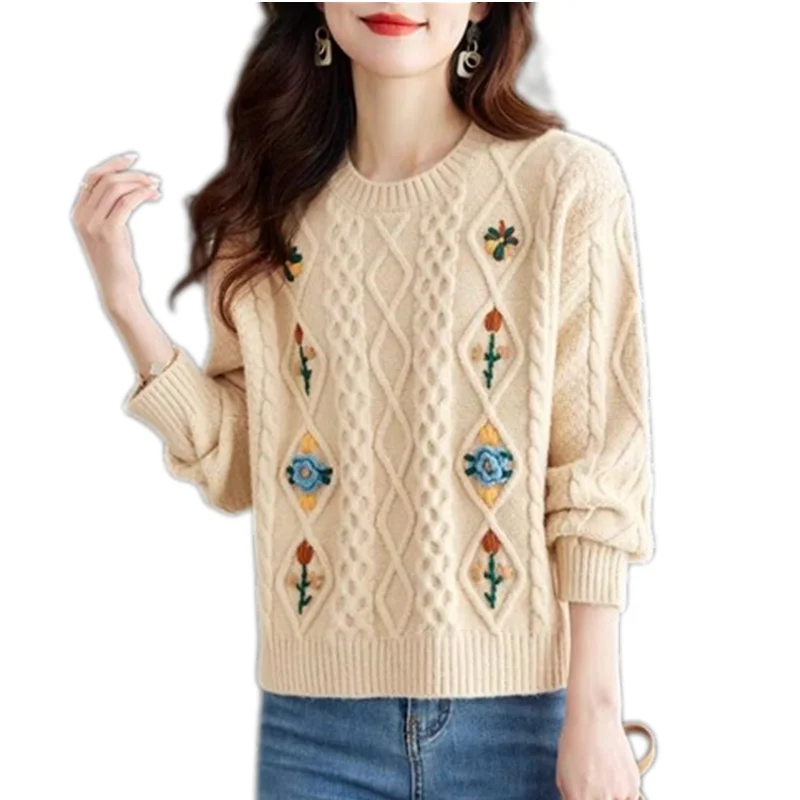 

2024 New Autumn Winter Women Loose Fit Short Pullover Sweater High Quality Floral Embroidery Vintage Twisted Knitted Sweater