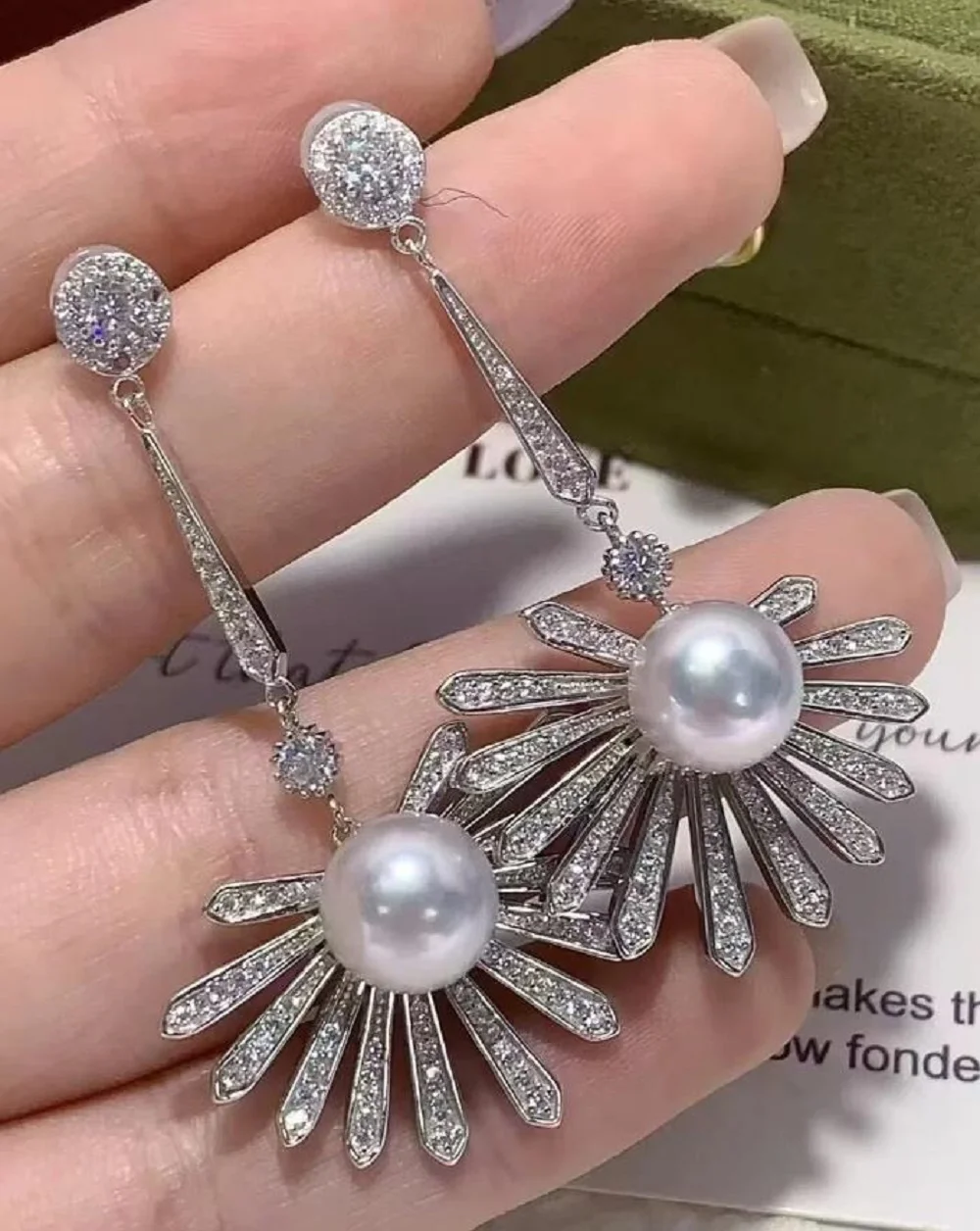 

AAA 9-10mm Natural South Sea Round Pearl Earrings Made of Pure Silver 925s