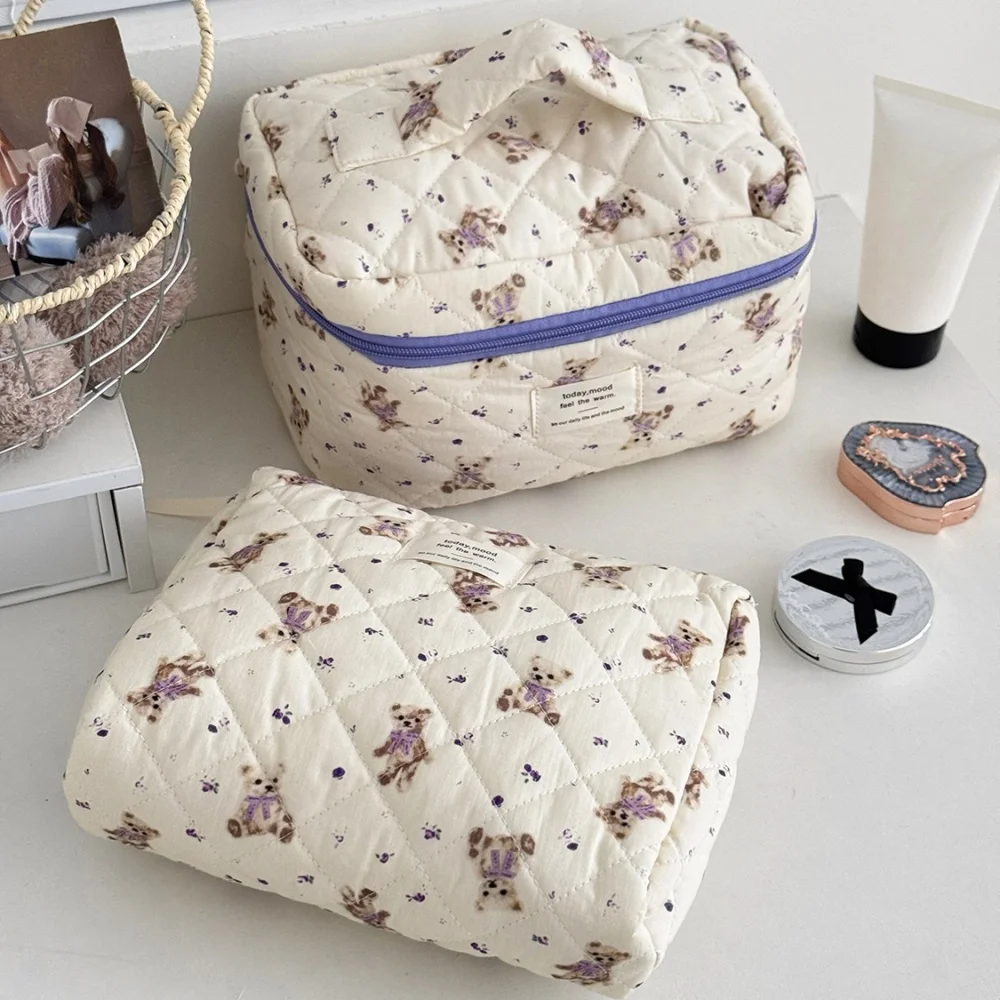 Mode Frauen Cartoon Bär Make-Up Tasche Große Kapazität Nette Reise Veranstalter Stepp Tasche Tasche Damen Kulturbeutel Lagerung Handtasche – Detail 2