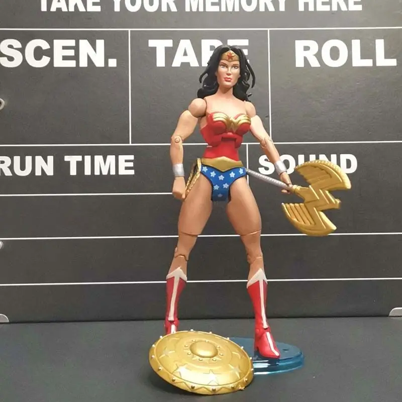 Marvel Animation Wilnew Wonder Woman avec accessoires de base d'arme, articulations mobiles, poupée créative, ornements de modèle de main