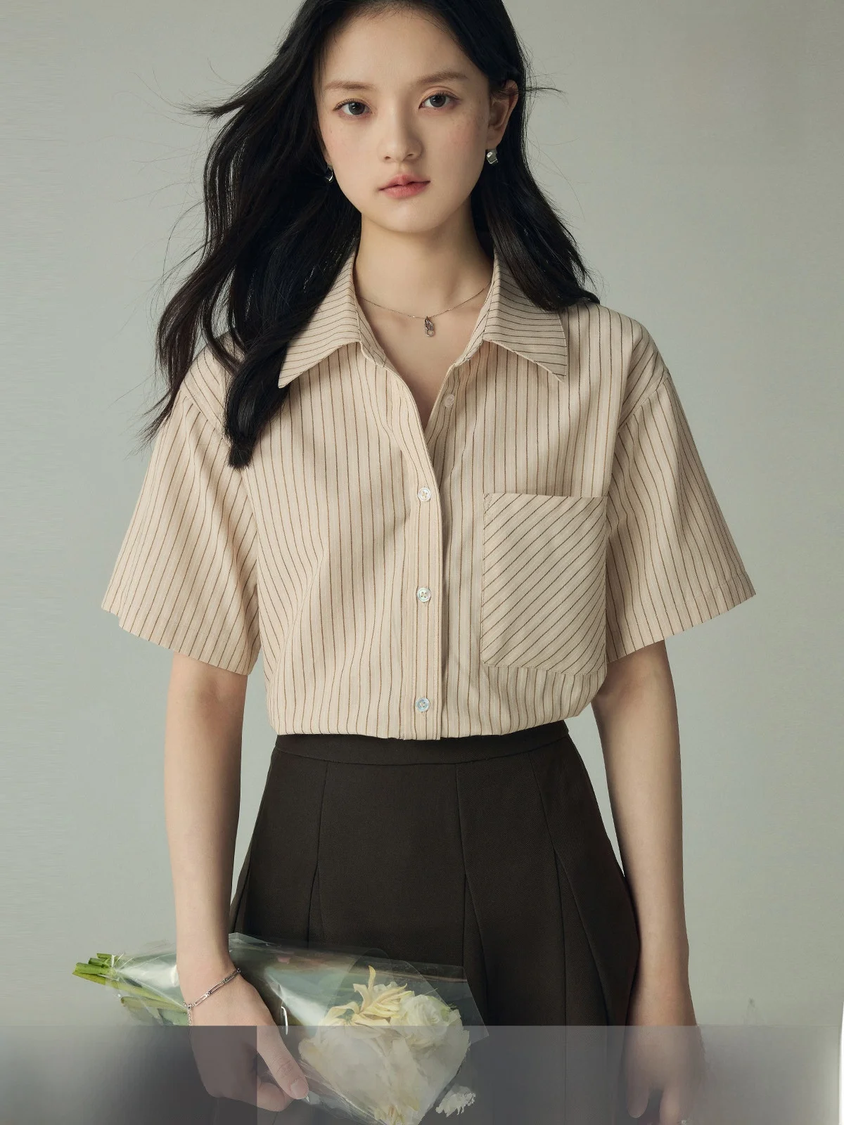 

Yake Home Khaki Stripe Short Sleeve Women's Shirt Summer Casual Loose Breathable Professional Commuting Versatile Blouse