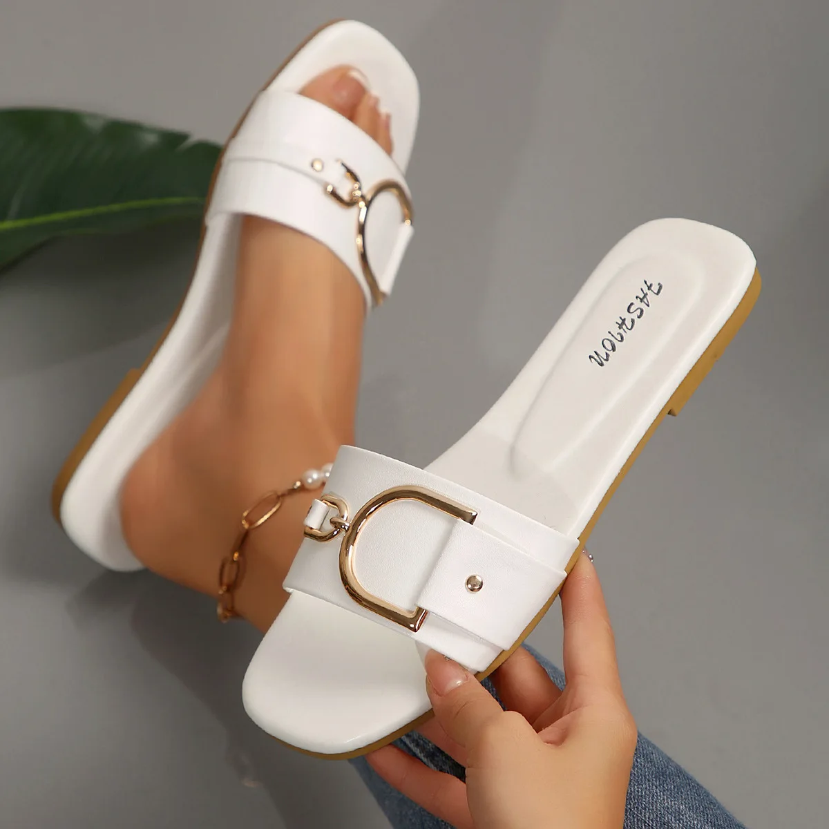 Spring Summer Fashion Ladies Open-Toe Flat Head Black/White Sandals Metal Decoration Square Toe Women's Slippers