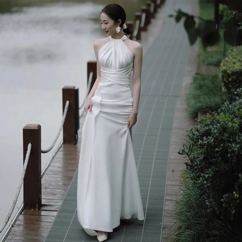 

Hanging Neck And Exposed Back Light Wedding Dress White Bride Simple Small Tail French Slimming Fish Tail Dress Customized