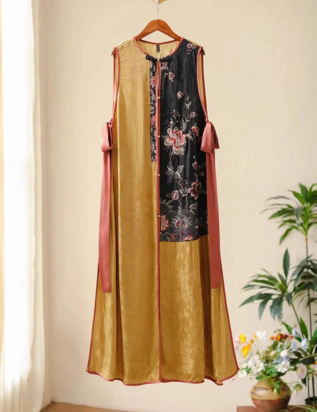 

Luxury sleeveless dress Yellow rayon O-Neck long gown Lace-up embroidery vintage summer dresses Original clothes high quality
