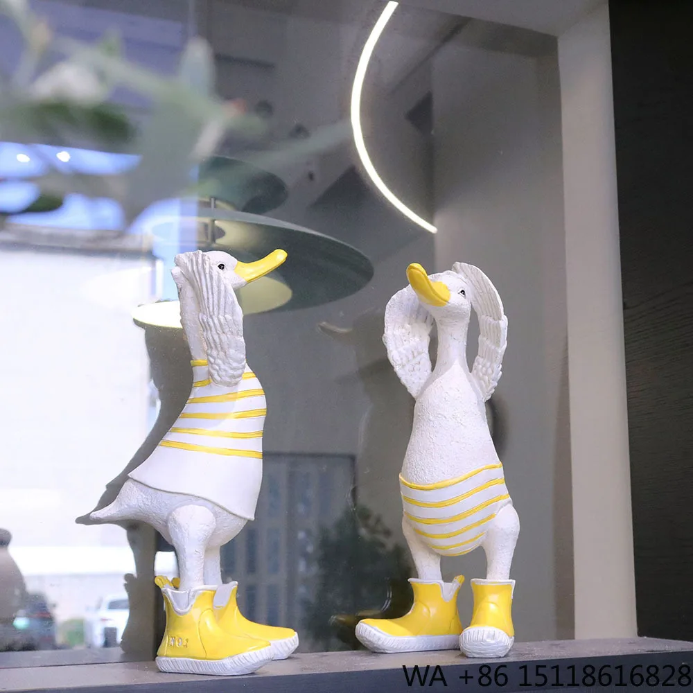 Wholesale Animal Figurines Couple Duck Cartoon Statue Beach Theme Home Decor Decorative Objects for Living Room Office Decor