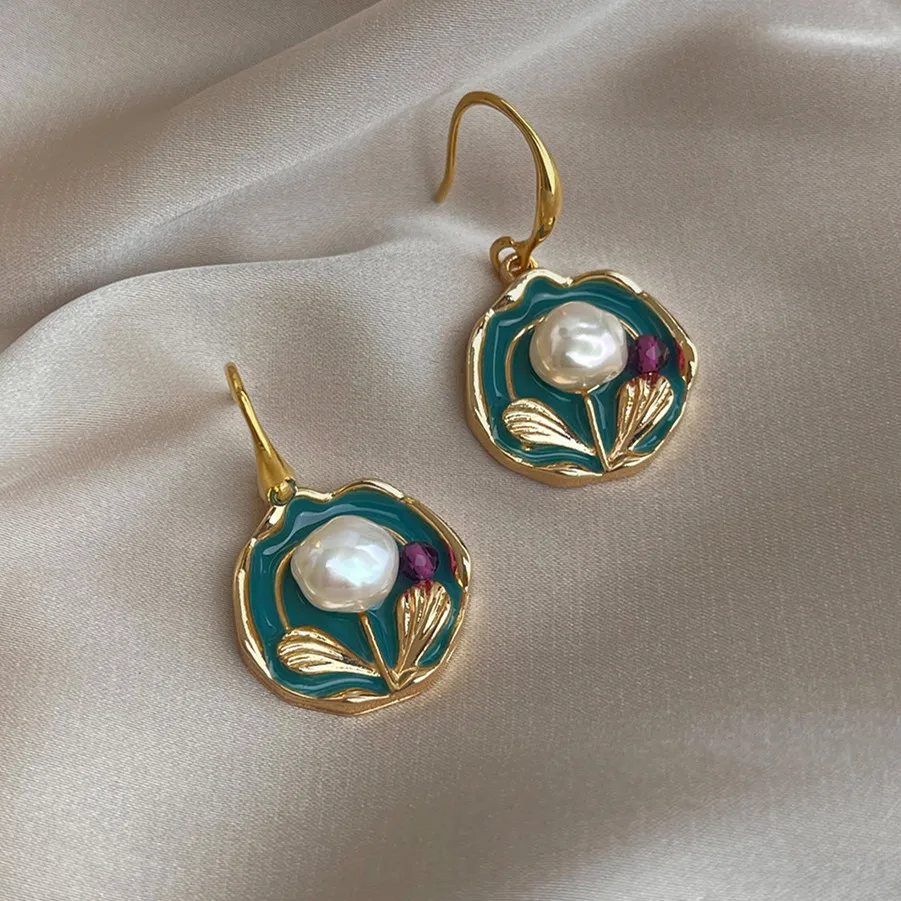 

Fashion Women's Enamel Flower Round Dangle Drop Earrings with Natural Pearl Retro Circle Pendant Ear Decoration on Party