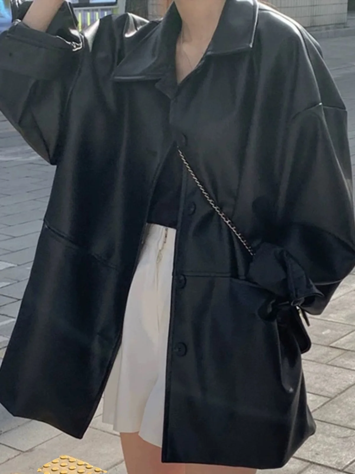 سترة صيفية أنيقة من جلد البولي يوريثان للنساء فضفاضة بأكمام طويلة وياقة بولو وزر واحد ملابس خارجية غير رسمية متعددة الاستخدام...