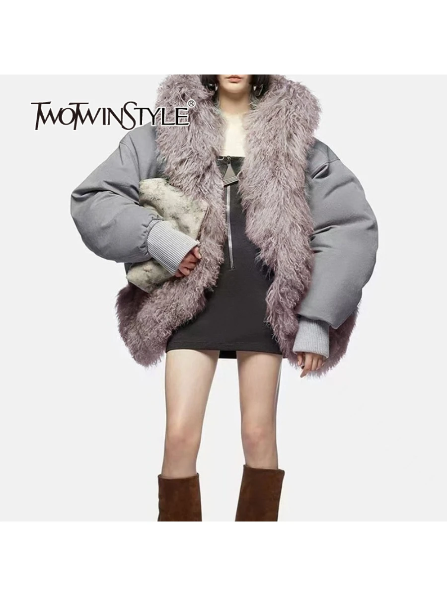 

TWOTWINSTYLE однотонные модные парки с перьями для женщин, воротник с капюшоном и длинными рукавами, темпераментная парка, женская одежда, новинка