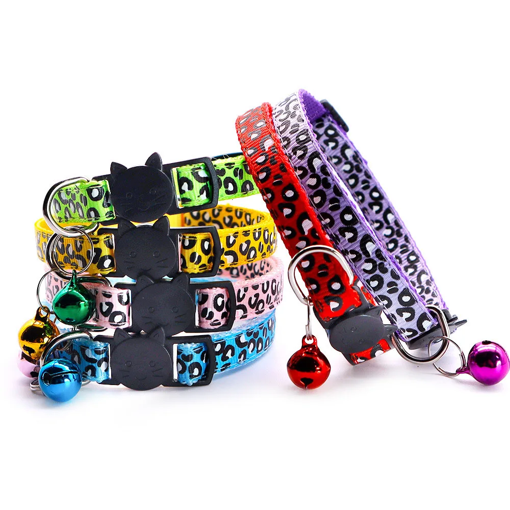 طوق الحيوانات الأليفة بطباعة الفهد العتيق للقطط والكلاب، شريط رقبة قابل للتعديل مع زخرفة جرس، إكسسوارات حيوانات أليفة كلاسيكية ناعمة ومريحة