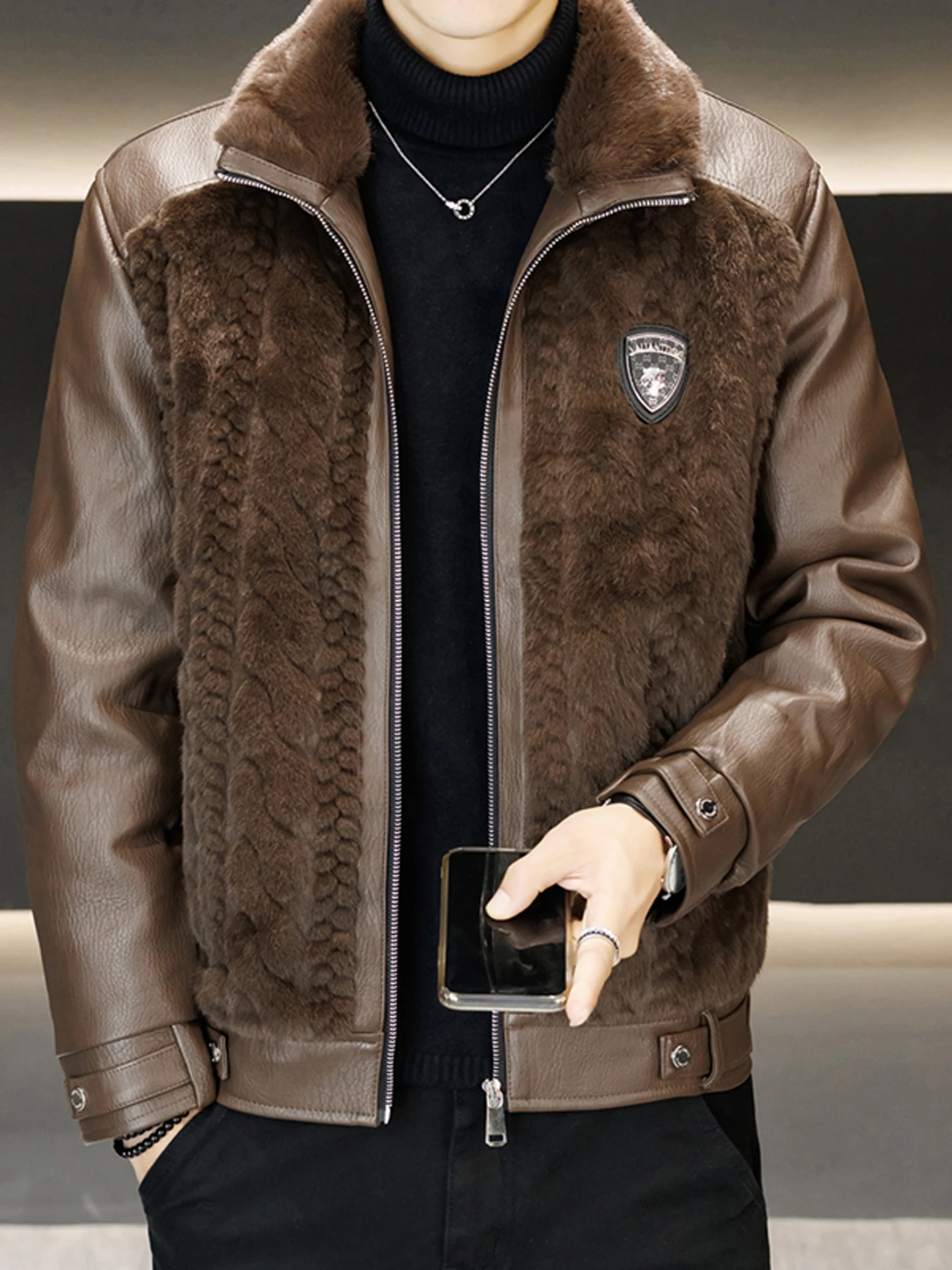 

High-End Winter Men's Leather Fur Jaet Collar Zipper Closure Casual Sle Thiened Durable PU Leather Inner down Coat